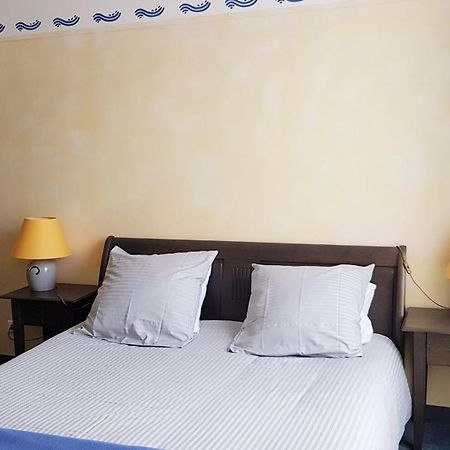 Hotel De La Presqu'Ile クロゾン エクステリア 写真